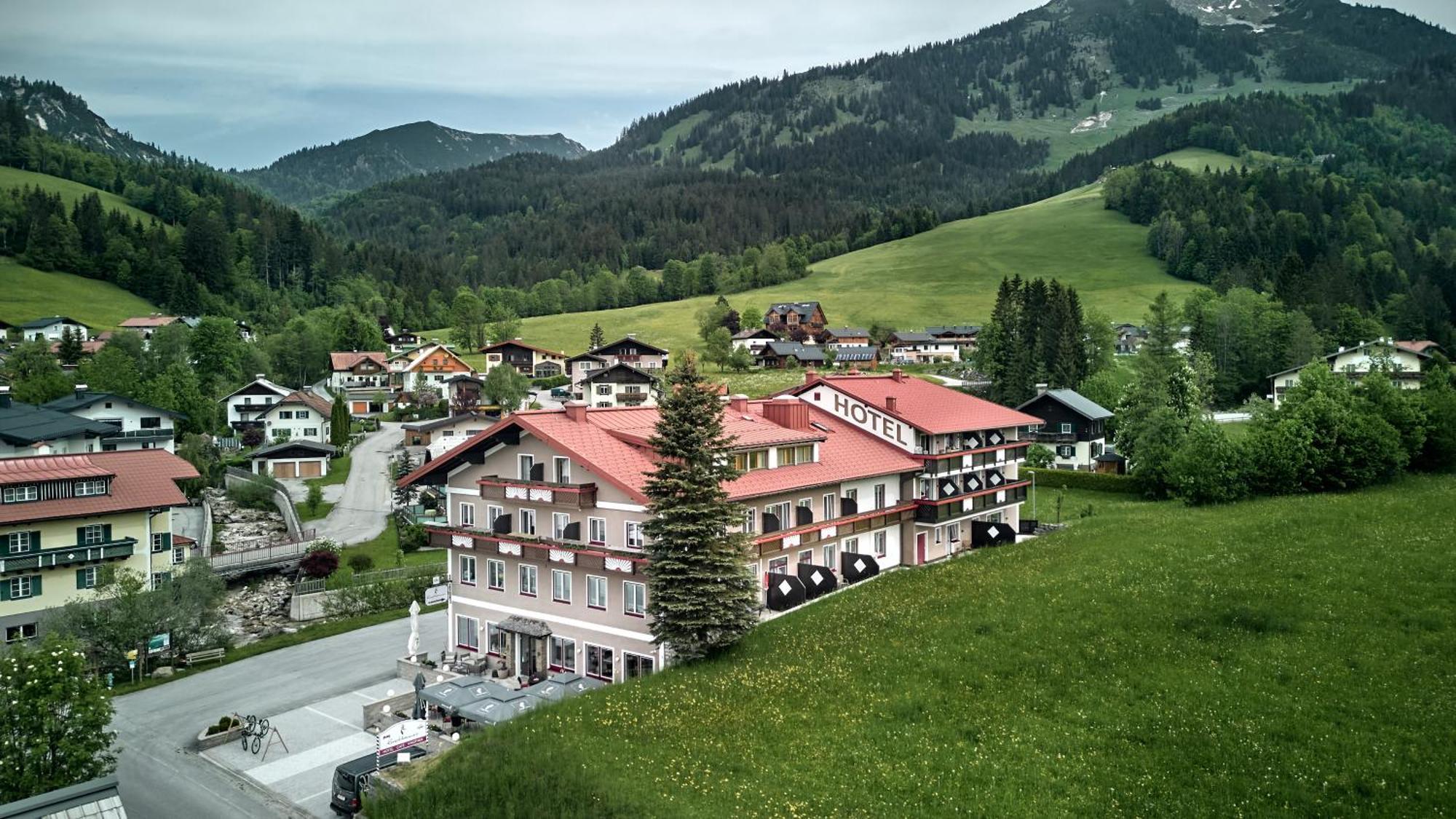 Hotel Kerschbaumer Russbach am Pass Gschütt Extérieur photo